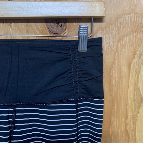 Lululemon Black White Stripe Rouged Capri Leggings - Picture 4 of 9